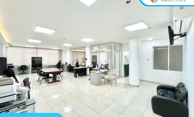 VENDO EDIFICIO COMERCIAL en Avenida Esmeraldas cerca al Terminal de Santo Domingo