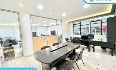 VENDO EDIFICIO COMERCIAL en Avenida Esmeraldas cerca al Terminal de Santo Domingo