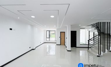 En venta casa a estrenar de dos plantas más subsuelo y terraza