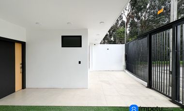En venta casa a estrenar de dos plantas más subsuelo y terraza