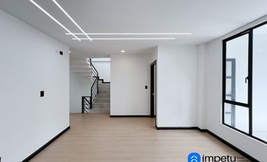 En venta casa a estrenar de dos plantas más subsuelo y terraza