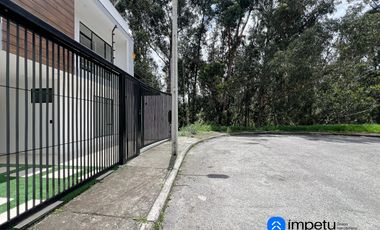En venta casa a estrenar de dos plantas más subsuelo y terraza