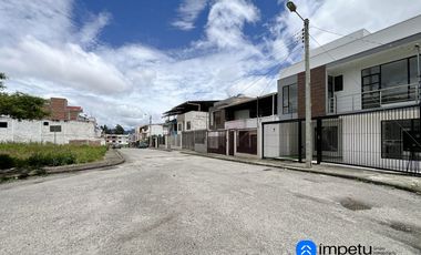 En venta casa a estrenar de dos plantas más subsuelo y terraza