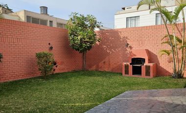Surco Urb. La Castellana, casa en alquiler frente a parque