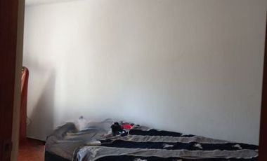 Venta De Amplia Casa En El Distrito De Ate, frente a parque, 2 Pisos, Azotea Y Base Para 5 Pisos - Precio Negociable.