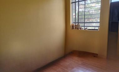 Venta De Amplia Casa En El Distrito De Ate, frente a parque, 2 Pisos, Azotea Y Base Para 5 Pisos - Precio Negociable.