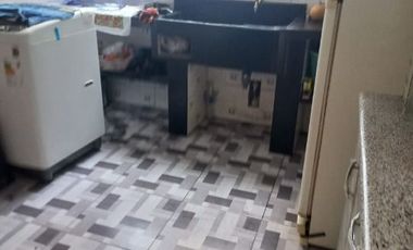 Venta De Amplia Casa En El Distrito De Ate, frente a parque, 2 Pisos, Azotea Y Base Para 5 Pisos - Precio Negociable.