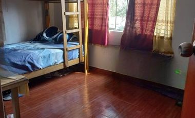 Venta De Amplia Casa En El Distrito De Ate, frente a parque, 2 Pisos, Azotea Y Base Para 5 Pisos - Precio Negociable.