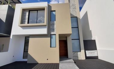 JURIQUILLA CASA EN RENTA