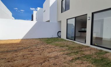 JURIQUILLA CASA EN RENTA