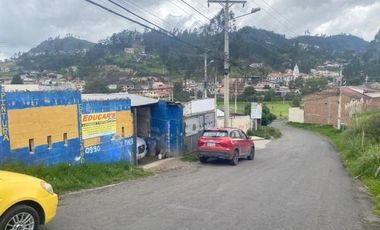 Terreno esquinero en venta 301m2 sector Puerto de Palos Cuenca