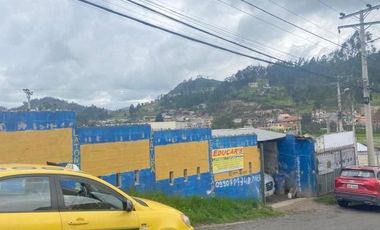 Terreno esquinero en venta 301m2 sector Puerto de Palos Cuenca