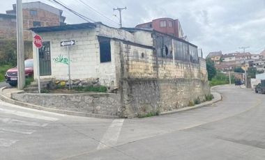 Terreno esquinero en venta 301m2 sector Puerto de Palos Cuenca