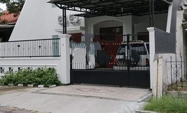 Di jual / Disewakan Rumah  Mewah 2 Lt Baru Renovasi Di Dukuh Kupang Timur