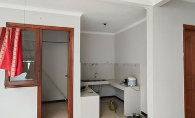 Di jual / Disewakan Rumah  Mewah 2 Lt Baru Renovasi Di Dukuh Kupang Timur