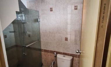 Di jual / Disewakan Rumah  Mewah 2 Lt Baru Renovasi Di Dukuh Kupang Timur