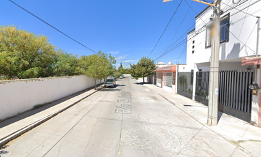 MUY BONITA PROPIEDAD UBICADA EN LA COLONIA COLINAS DEL PONIENTE, EN AGUASCALIENTES, AGUASCALIENTES