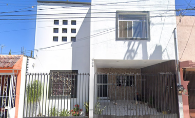 MUY BONITA PROPIEDAD UBICADA EN LA COLONIA COLINAS DEL PONIENTE, EN AGUASCALIENTES, AGUASCALIENTES