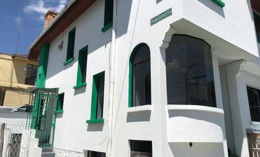 Vendo casa en el sector La Floresta.