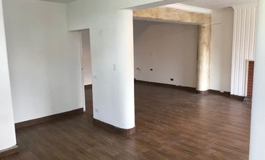 Vendo casa en el sector La Floresta.