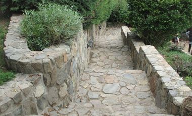 HERMOSA PARCELA CON CASA Y ABUNDANTE VEGETACIÓN NATIVA