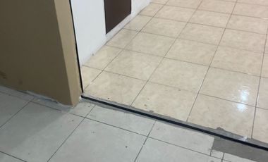 Alquilo oficina/bodega comercial en La Bahia Edificio Comercial El Dorado, centro de Guayaquil.
