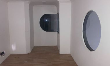 Alquilo oficina/bodega comercial en La Bahia Edificio Comercial El Dorado, centro de Guayaquil.