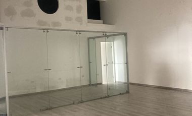 Alquilo oficina/bodega comercial en La Bahia Edificio Comercial El Dorado, centro de Guayaquil.