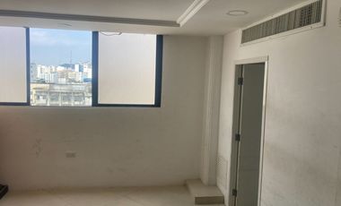 Alquilo oficina/bodega comercial en La Bahia Edificio Comercial El Dorado, centro de Guayaquil.