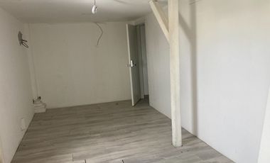Alquilo oficina/bodega comercial en La Bahia Edificio Comercial El Dorado, centro de Guayaquil.