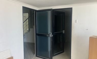 Alquilo oficina/bodega comercial en La Bahia Edificio Comercial El Dorado, centro de Guayaquil.