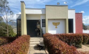 ¡Vive la experiencia única de una moderna casa campestre en Chocontá!