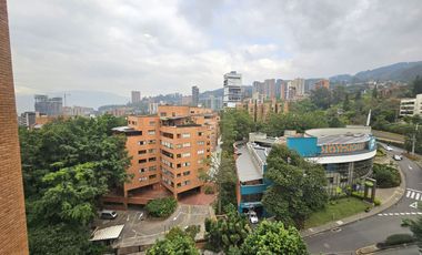 Apartamento grande en arriendo en El Poblado - Cerca a Vizcaya