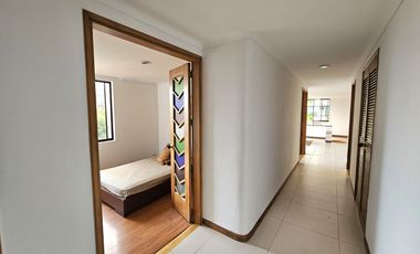 Apartamento grande en arriendo en El Poblado - Cerca a Vizcaya