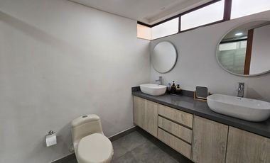 Apartamento grande en arriendo en El Poblado - Cerca a Vizcaya