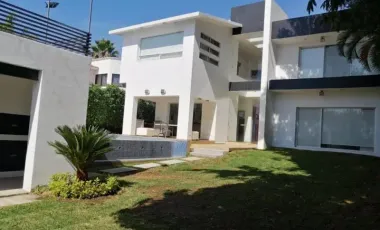 CASA EN VENTA. FRACCIONAMIENTO LOMAS DE COCOYOC. MORELOS