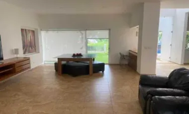CASA EN VENTA. FRACCIONAMIENTO LOMAS DE COCOYOC. MORELOS