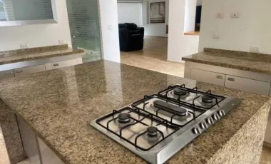 CASA EN VENTA. FRACCIONAMIENTO LOMAS DE COCOYOC. MORELOS