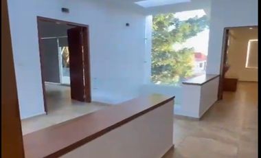 CASA EN VENTA. FRACCIONAMIENTO LOMAS DE COCOYOC. MORELOS