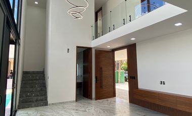 casa en venta en Yucatán Country Club , Mérida acabados de lujo y campo de golf