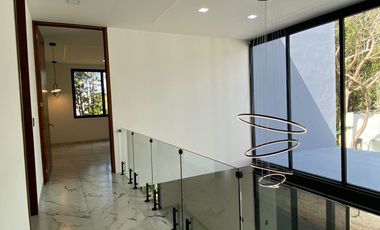 casa en venta en Yucatán Country Club , Mérida acabados de lujo y campo de golf