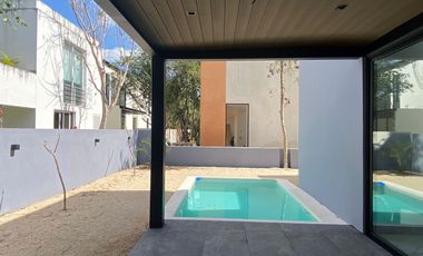 casa en venta en Yucatán Country Club , Mérida acabados de lujo y campo de golf
