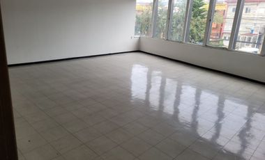 Excelente oficina en arriendo ubicada en Montevideo