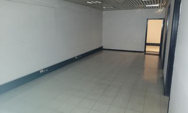 Excelente oficina en arriendo ubicada en Montevideo
