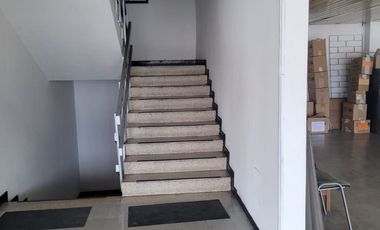 Excelente oficina en arriendo ubicada en Montevideo