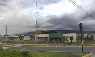 Invierta en el futuro con este TERRENO comercial, en el mejor sector de Quitumbe 2095m2, Quito Ecuador