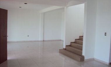 Burgos.  Casa en Preventa. Amplio Jardín , Alberca, Vigilancia 24/7