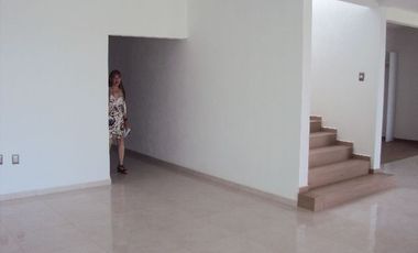 Burgos.  Casa en Preventa. Amplio Jardín , Alberca, Vigilancia 24/7
