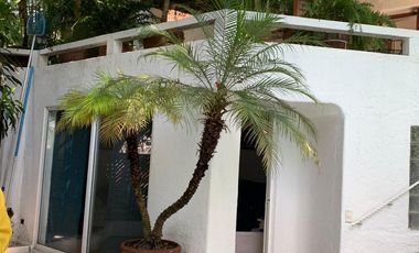 Casa estilo Barragán en privada con seguridad 24h, alberca y jardín en zona residencial de Cuernavaca