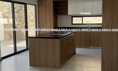 Casa en venta con recámara en planta baja Albaterra $5,700,000